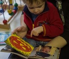 Lire avec les familles : Jouer avec les bébés, gagner avec les parents