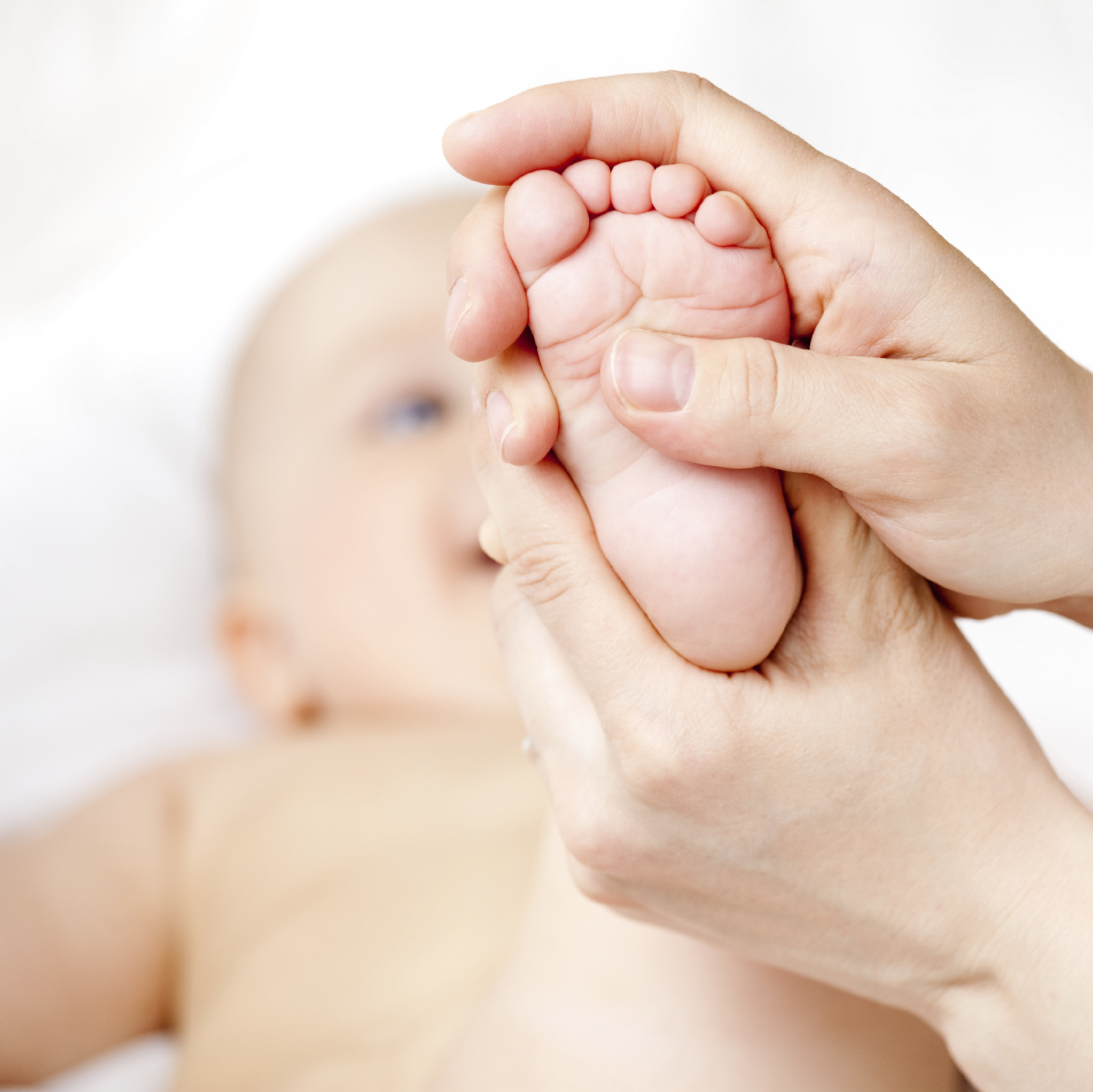 Bienfaits et techniques  du massage pour bébé
